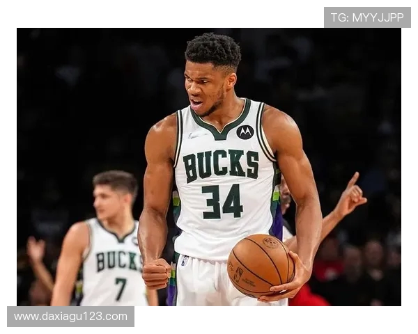 康宁汉姆半场表现抢眼10投5中贡献11分2篮板5助攻3抢断1盖帽无失误