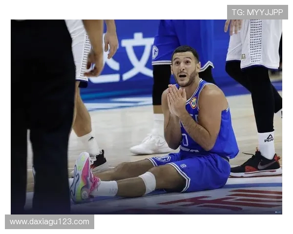 马威补篮绝平拖入加时砍下25分11篮板难救主展现顽强拼搏精神